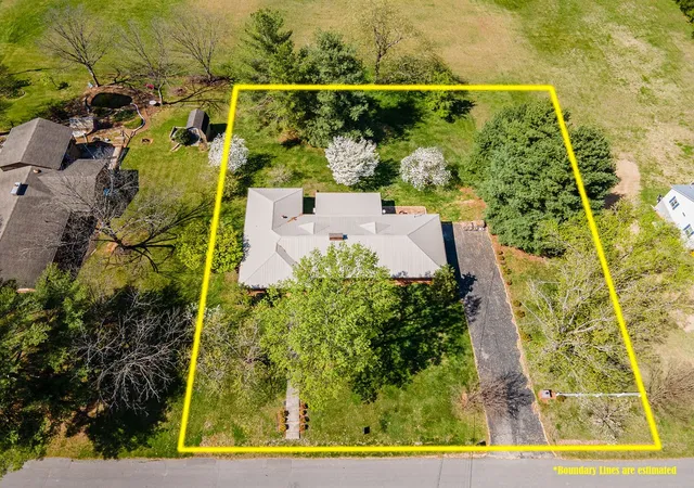 Homes for sale in Winchester, TN | 401 E Petty Ln, Winchester, TN 37398 | MLS# 3134995