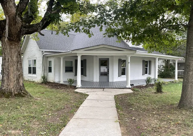 Homes for sale in Petersburg, TN | 401 College St, Petersburg, TN 37144 | MLS# 3135487