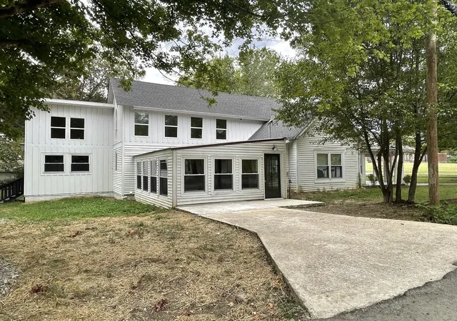 Homes for sale in Petersburg, TN | 401 College St, Petersburg, TN 37144 | MLS# 3135487
