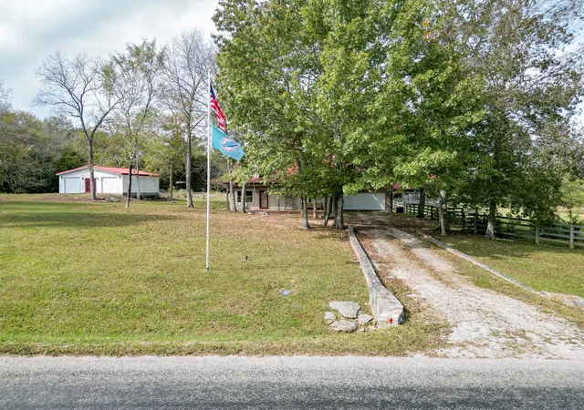Photo 2 of Single family home for sale at 2917 Luke Moser Rd, Columbia, TN 38401 | MLS# 3135572 | Listing updated on 2026-02-26