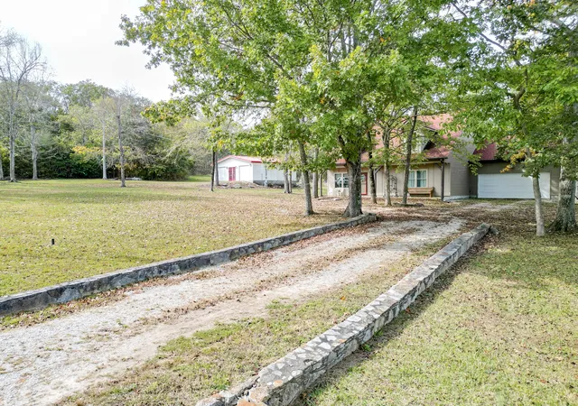 Photo 2 of Single family home for sale at 2917 Luke Moser Rd, Columbia, TN 38401 | MLS# 3135572 | Listing updated on 2026-02-26