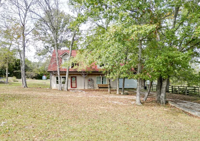 Photo 3 of Single family home for sale at 2917 Luke Moser Rd, Columbia, TN 38401 | MLS# 3135572 | Listing updated on 2026-02-26