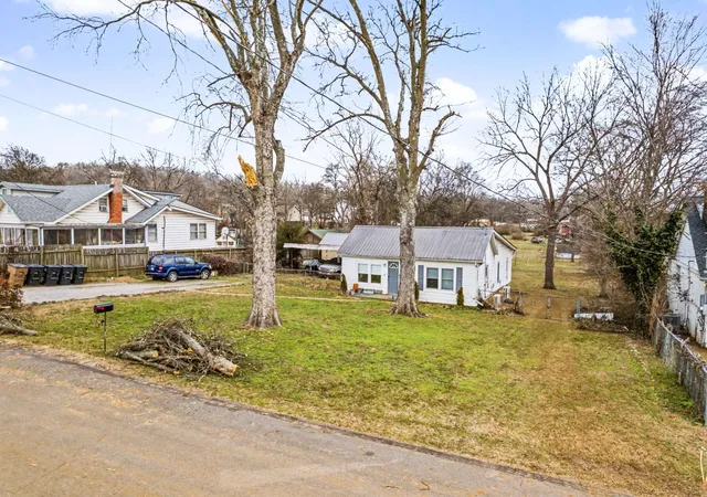 2nd image of 737 Saunders Ct, Nashville, TN 37216 | MLS# 3135858