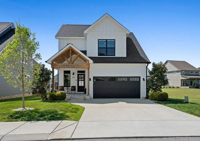 Homes for sale in Winchester, TN | 615 River Watch Way, Winchester, TN 37398 | MLS# 3173380