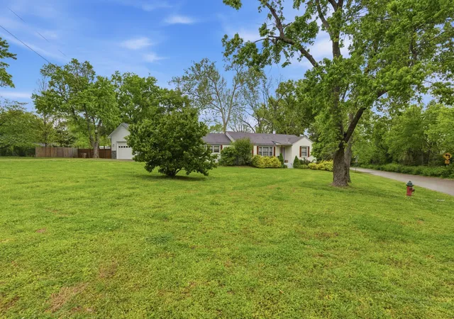 Photo 3 of Single family home for sale at 700 Omandale Dr, Nashville, TN 37204 | MLS# 3139276 | Listing updated on 2026-07-06
