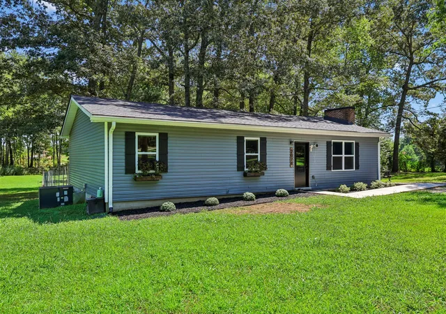 Photo 3 of Single family home for sale at 2078 Sears Roebuck Rd, Tullahoma, TN 37388 | MLS# 3525584 | Listing updated on 2026-08-25