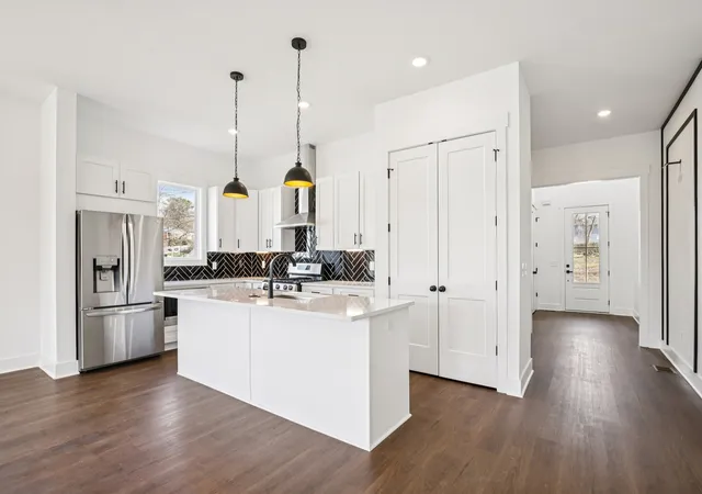 2nd image of 2213 18th Ave N, Nashville, TN 37208 | MLS# 3144853