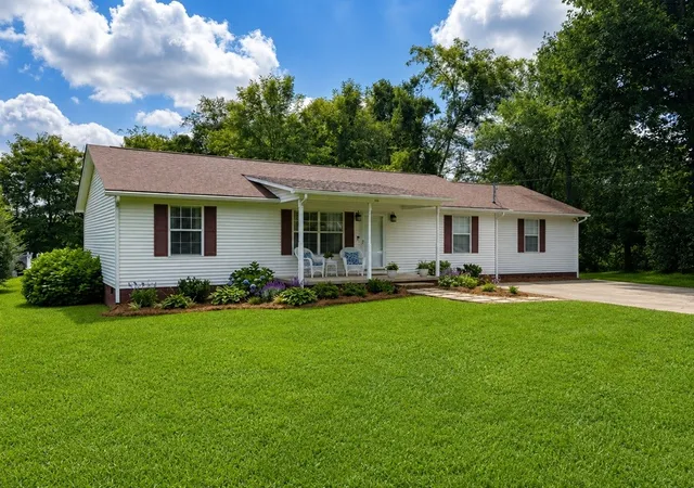 1st image of 206 Central Ave, Chapel Hill, TN 37034 | MLS# 3136120