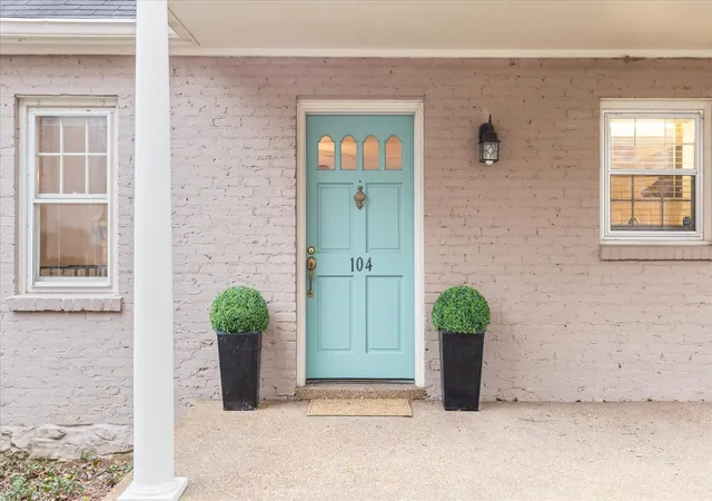 Listing Photo 4 - Condo for sale in building located at 104 Bonnie Briar Ln, Nashville, TN 37212