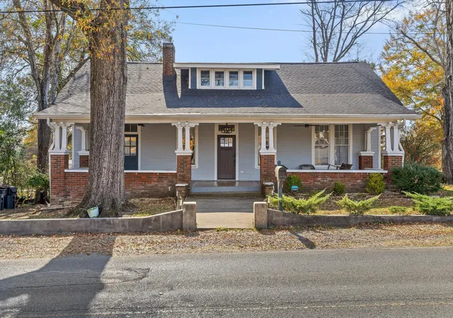 Photo 2 of Single family home for sale at 207 Culberson Ave, La Fayette, GA 30728 | MLS# 3301771 | Listing updated on 2026-10-09