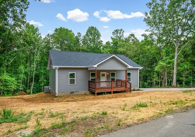 Homes for sale in Waverly, TN | 690 Brazzle Rd, Waverly, TN 37185 | MLS# 3220267