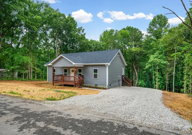 Homes for sale in Waverly, TN | 690 Brazzle Rd, Waverly, TN 37185 | MLS# 3220267