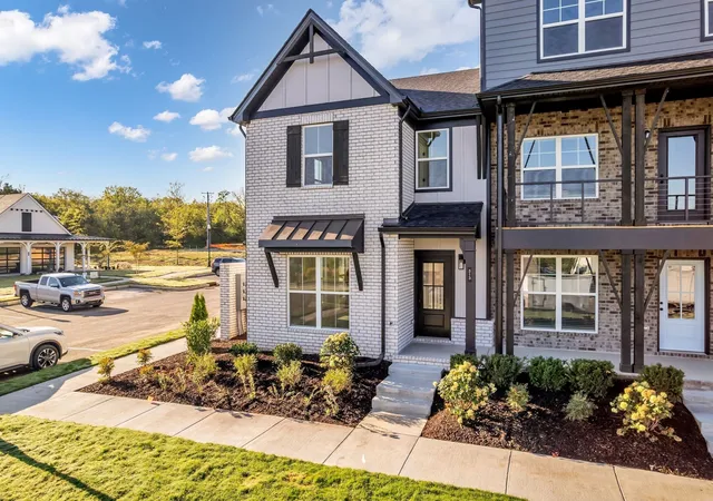 Photo 3 of Sale Pending at 618 Granbury Pvt Dr, Hendersonville, TN 37075 | MLS# 3136506 | Listing updated on 2026-02-27