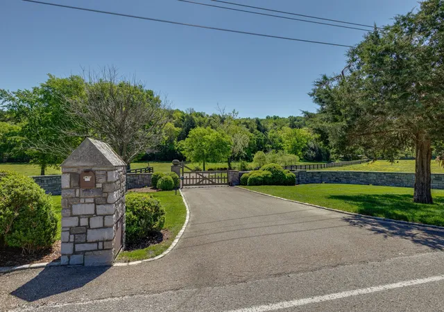 Photo 1 of Single family home for sale at 5476 Leipers Crk Rd, Franklin, TN 37064 | MLS# 3175209 | Listing updated on 2026-10-13