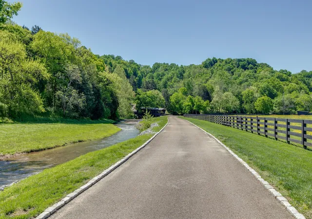 Photo 2 of Single family home for sale at 5476 Leipers Crk Rd, Franklin, TN 37064 | MLS# 3175209 | Listing updated on 2026-10-13