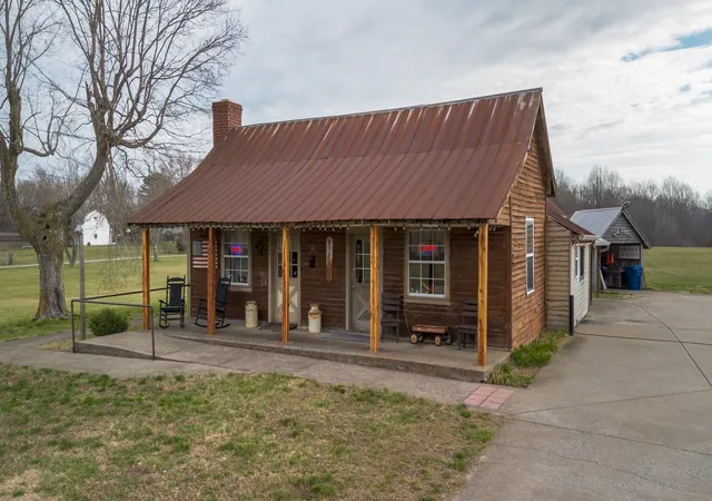 Photo 3 of Single family home for sale at 1652 Highway 31 W, Goodlettsville, TN 37072 | MLS# 3137651 | Listing updated on 2026-03-07