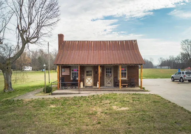 Photo 3 of Single family home for sale at 1652 Highway 31 W, Goodlettsville, TN 37072 | MLS# 3137651 | Listing updated on 2026-03-07
