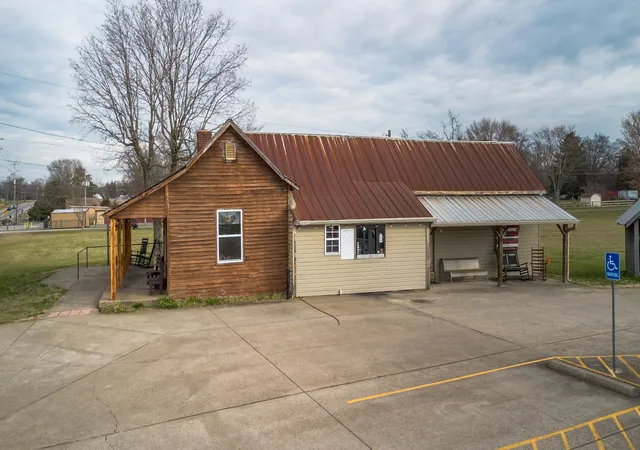Photo 4 of Single family home for sale at 1652 Highway 31 W, Goodlettsville, TN 37072 | MLS# 3137651 | Listing updated on 2026-03-07