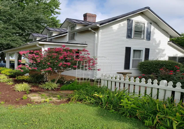 Homes for sale in Cedar Hill, TN | 6013 Hwy 41 N, Cedar Hill, TN 37032 | MLS# 3143433