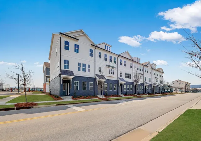 Photo 2 of Sale Pending at 3234 Aberdeen Row, Chattanooga, TN 37410 | MLS# 3137464 | Listing updated on 2026-08-04