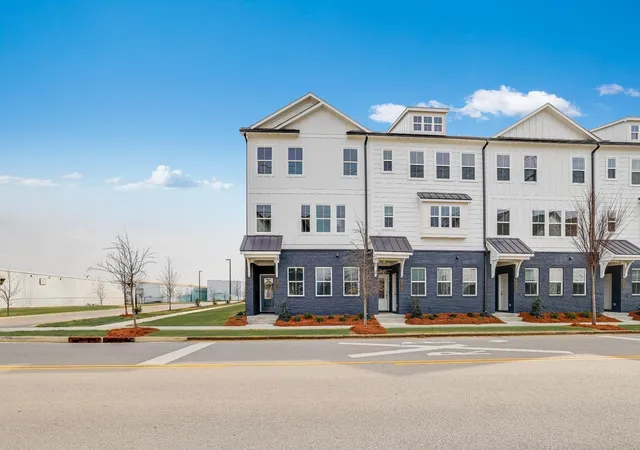 Photo 1 of Sale Pending at 3234 Aberdeen Row, Chattanooga, TN 37410 | MLS# 3137464 | Listing updated on 2026-08-04