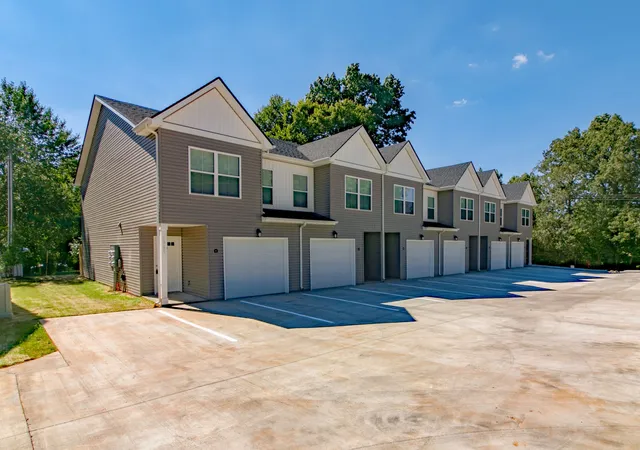 1st image of 1960 Batts Ln, Clarksville, TN 37042 | MLS# 3138901