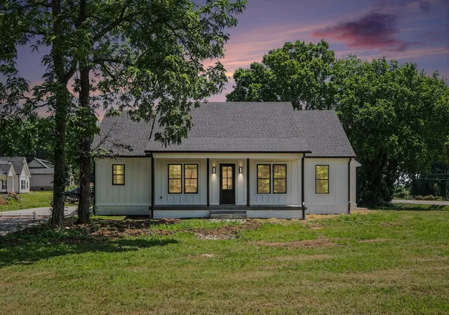 1st image of 1798 Twin Cave Dr, Lewisburg, TN 37091 | MLS# 3138110