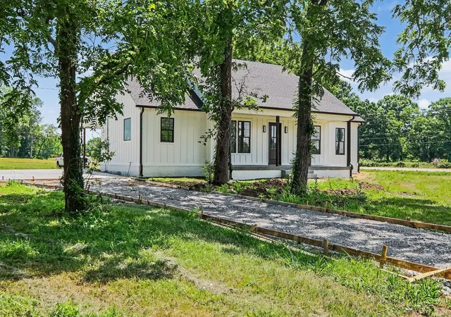 3rd image of 1798 Twin Cave Dr, Lewisburg, TN 37091 | MLS# 3138110
