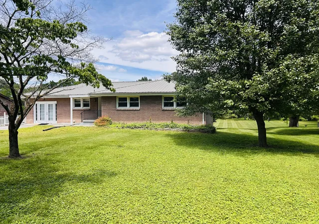 Homes for sale in Manchester, TN | 1301 Sycamore Dr, Manchester, TN 37355 | MLS# 3138334