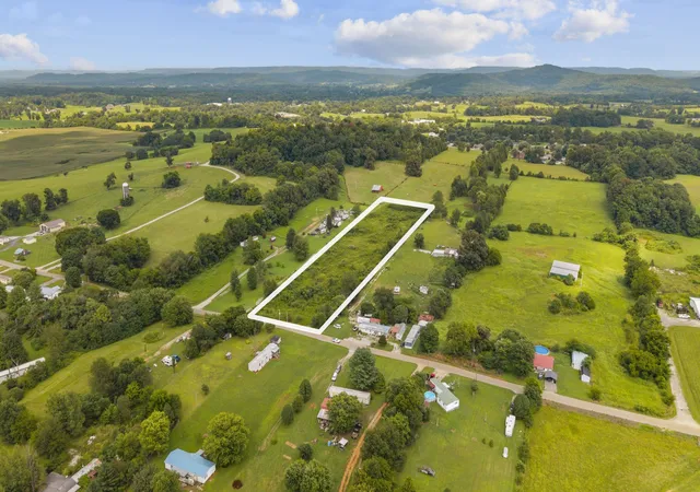 2nd image of 1072 Disneyland Rd, Sparta, TN 38583 | MLS# 3138186