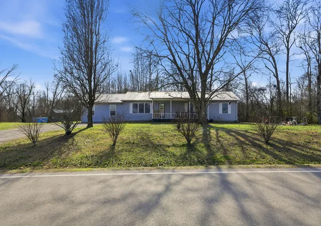 Homes for sale in Belvidere, TN | 105 Farris Creek Bridge Rd, Belvidere, TN 37306 | MLS# 3138357