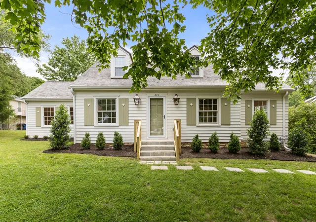Photo 2 of Single family home for sale at 215 Lewisburg Ave, Franklin, TN 37064 | MLS# 3138394 | Listing updated on 2026-09-23