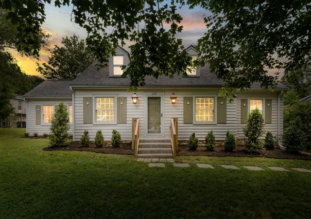 1st image of 215 Lewisburg Ave, Franklin, TN 37064 | MLS# 3138394
