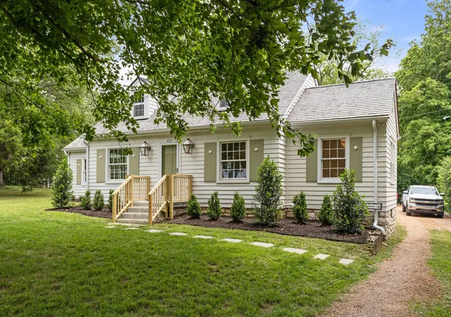 Photo 3 of Single family home for sale at 215 Lewisburg Ave, Franklin, TN 37064 | MLS# 3138394 | Listing updated on 2026-09-23
