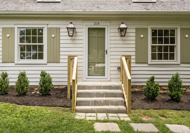 Photo 4 of Single family home for sale at 215 Lewisburg Ave, Franklin, TN 37064 | MLS# 3138394 | Listing updated on 2026-09-23