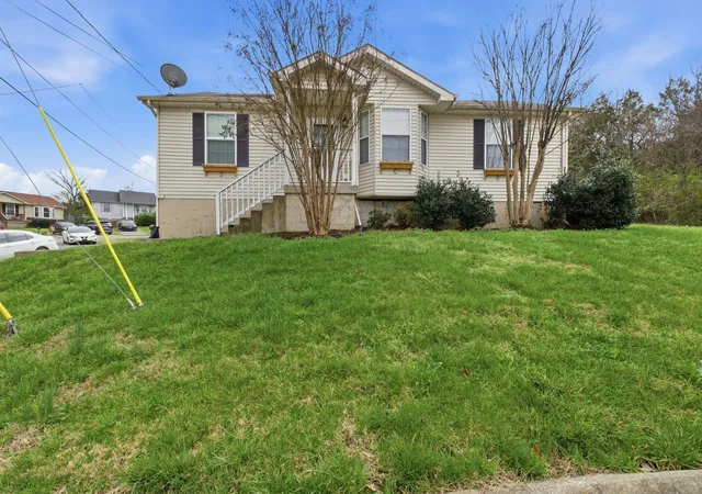 Photo 2 of Sale Pending at 400 Shadetree Ct, Nashville, TN 37207 | MLS# 3145423 | Listing updated on 2026-10-01