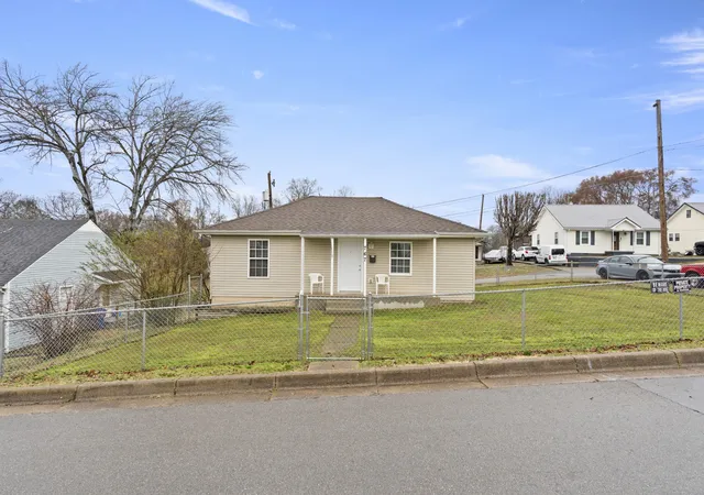 3rd image of 767 Woodmont Blvd, Clarksville, TN 37040 | MLS# 3138877