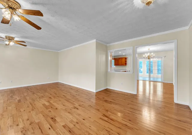 Photo 3 of Single family home for sale at 305 Medlin Pike, Evensville, TN 37332 | MLS# 3219871 | Listing updated on 2026-10-07