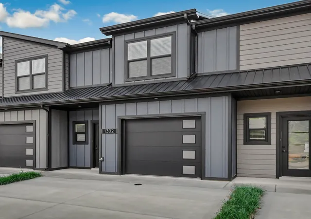 Photo 3 of Townhouse for sale at 1302 Jonathan Wade Cir, Clarksville, TN 37043 | MLS# 3139182 | Listing updated on 2026-03-04