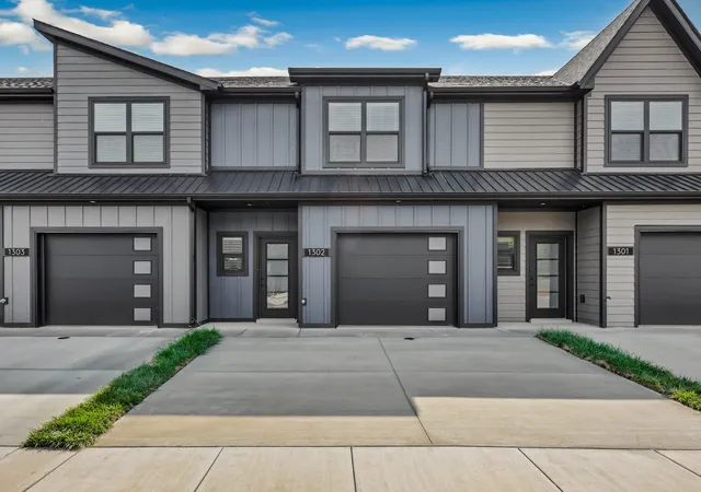 Photo 4 of Townhouse for sale at 1302 Jonathan Wade Cir, Clarksville, TN 37043 | MLS# 3139182 | Listing updated on 2026-03-04