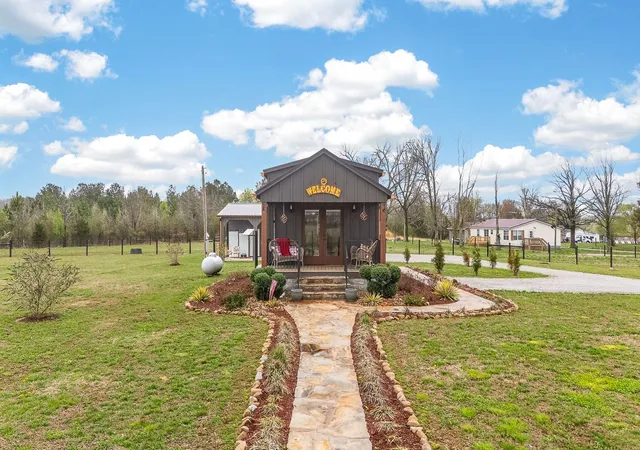Homes for sale in Belvidere, TN | 1765 Sugartree Springs Rd, Belvidere, TN 37306 | MLS# 3147479