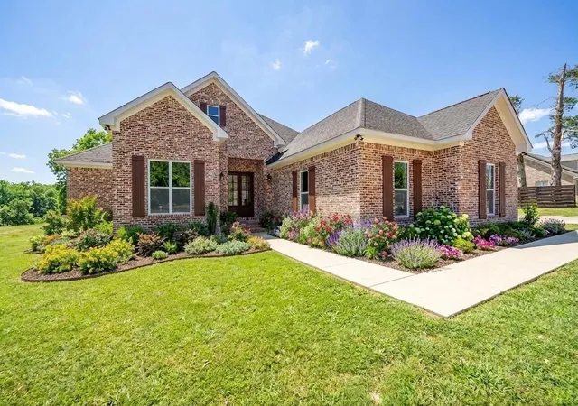 Single family home for sale at 245 Fullen Ln, Savannah, TN 38372 | MLS# 3139634