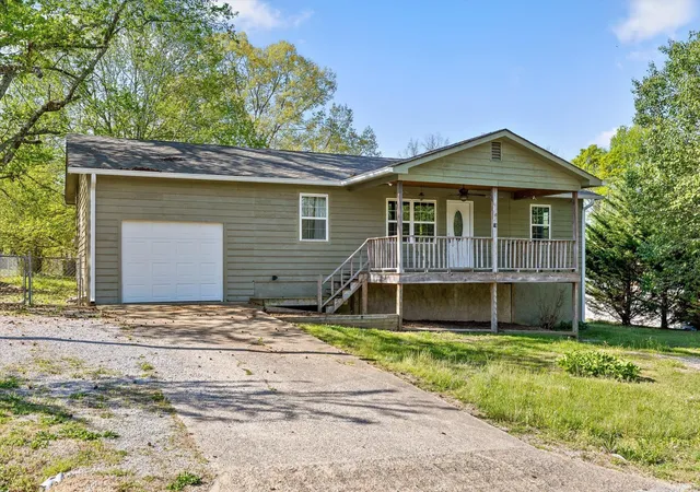 Photo 1 of Single family home for sale at 70 Pinoak Rd, Trenton, GA 30752 | MLS# 3338413 | Listing updated on 2026-08-17