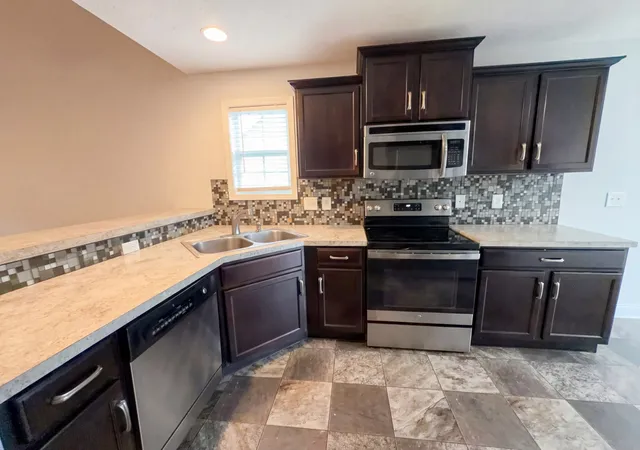Photo 2 of Sale Pending at 432 Leslie Wood Dr, Clarksville, TN 37040 | MLS# 3143247 | Listing updated on 2026-08-13