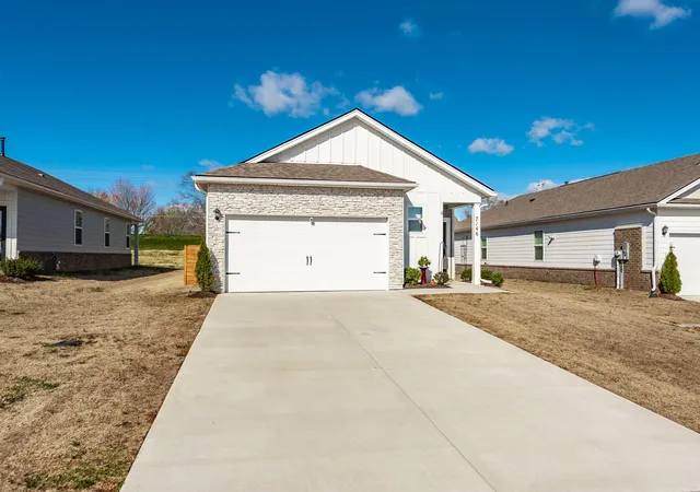 Homes for sale in White House, TN | 7146 Lang Ave, White House, TN 37188 | MLS# 3156128