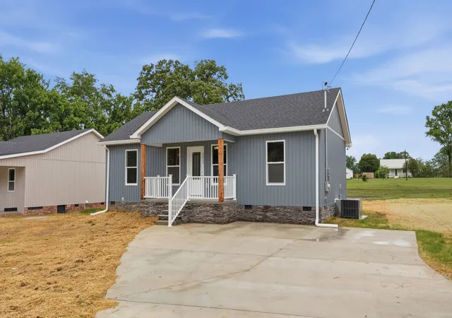 Homes for sale in Tullahoma, TN | 2315 E Lincoln St, Tullahoma, TN 37388 | MLS# 3148605