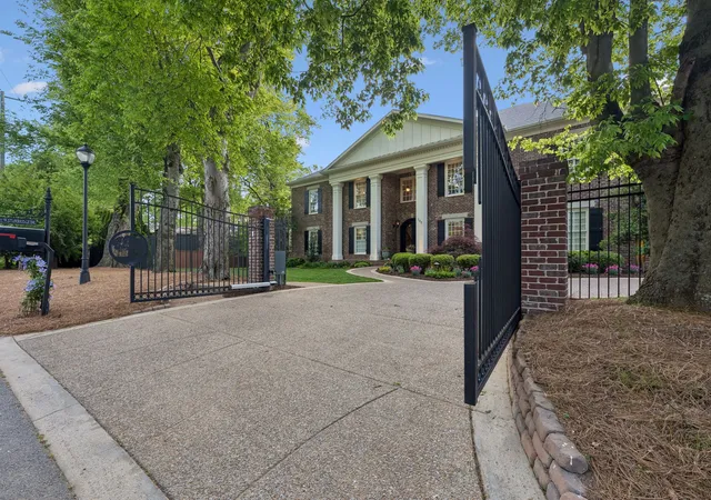 Photo 3 of Mansion for sale at 107 Sturbridge Dr, Franklin, TN 37064 | MLS# 3175930 | Listing updated on 2026-07-14