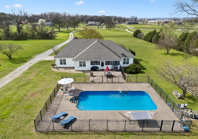 Photo 4 of Sale Pending at 7009 Hoover Mason Ln, Mount Pleasant, TN 38474 | MLS# 3145668 | Listing updated on 2026-09-30