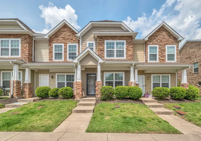 Photo 2 of Townhouse for sale at 127 Cobblestone Pl Dr, Goodlettsville, TN 37072 | MLS# 3152732 | Listing updated on 2026-09-16