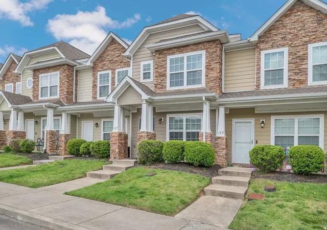 Photo 3 of Townhouse for sale at 127 Cobblestone Pl Dr, Goodlettsville, TN 37072 | MLS# 3152732 | Listing updated on 2026-09-16